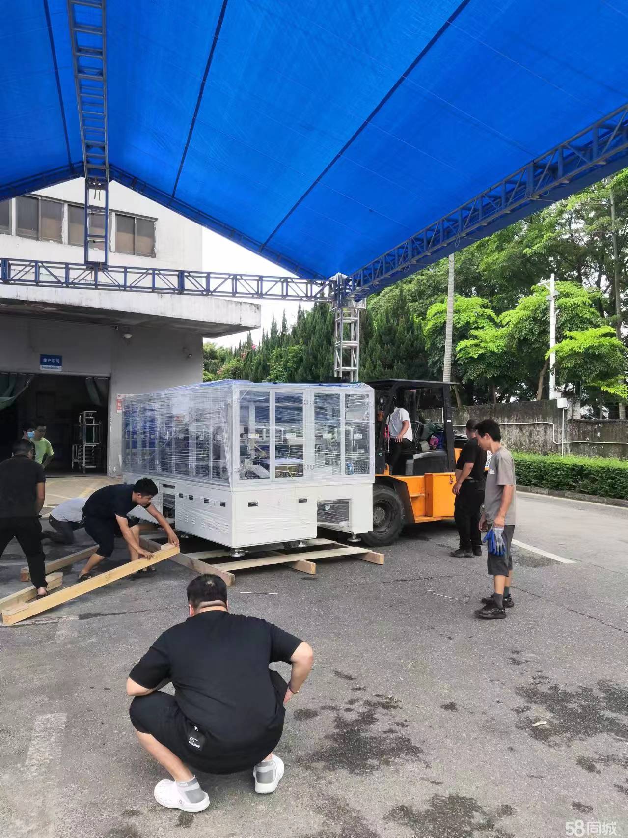 工廠搬遷與設(shè)備搬運(yùn)全攻略 從吊裝到木箱包裝的專(zhuān)業(yè)服務(wù)指南